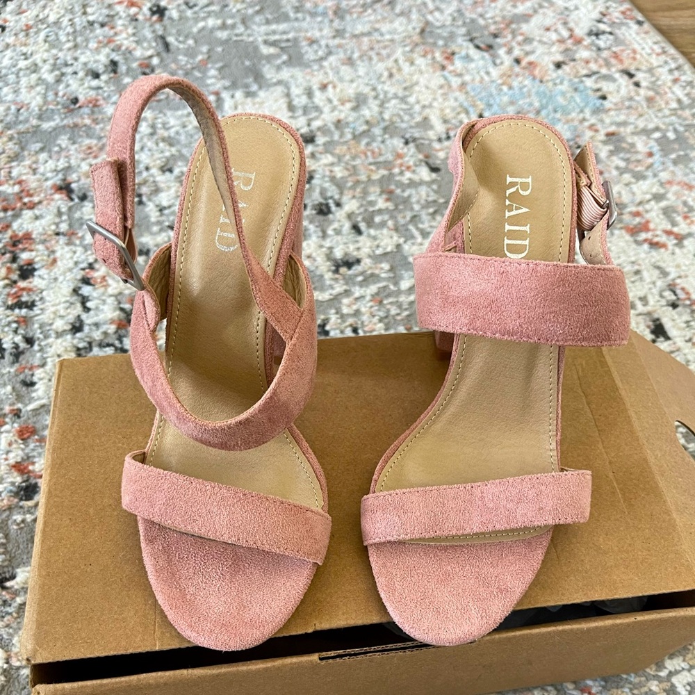 3 1/2inch Blush pink suede block heel. Wide fit